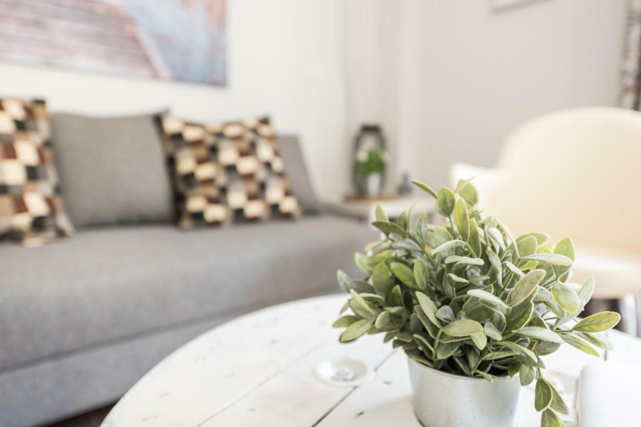 2 Habitaciones Apartamento Temporada En Lucero Madrid Eksteriør bilde